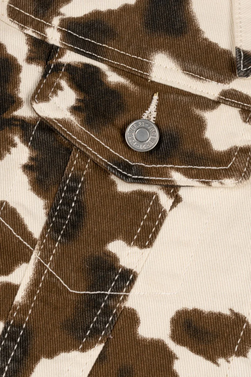 Cropped Cow Print Denim Jacket - Image 5