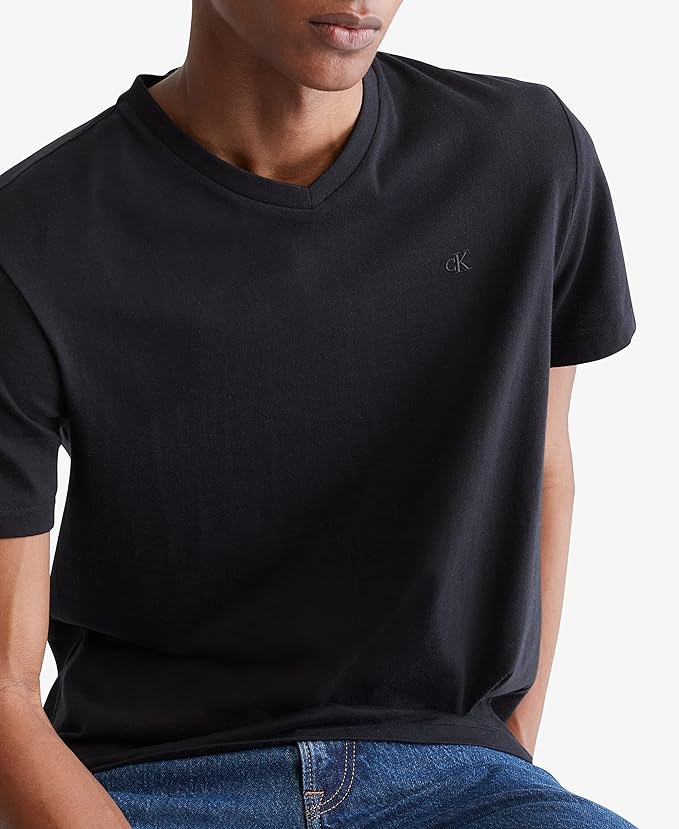 Short Sleeves Smooth Solid V-Neck Tee - Image 4